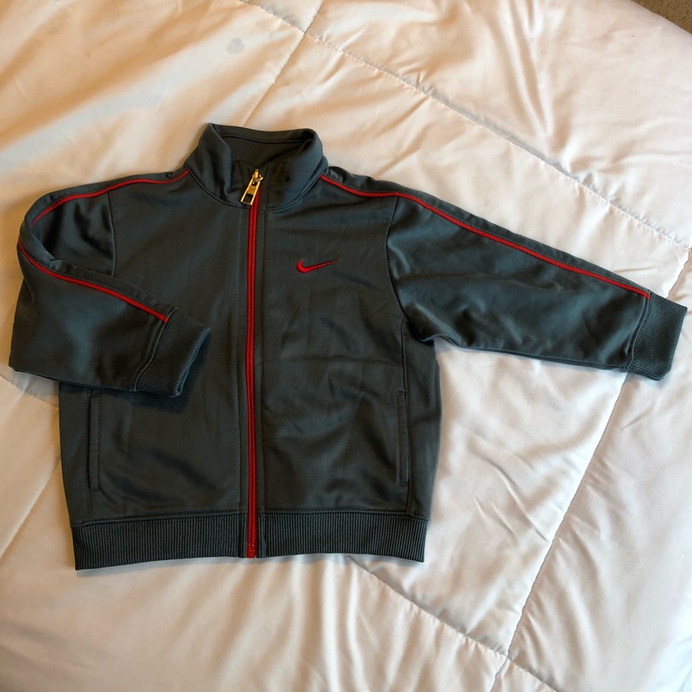 Nike sweatshirt 12M